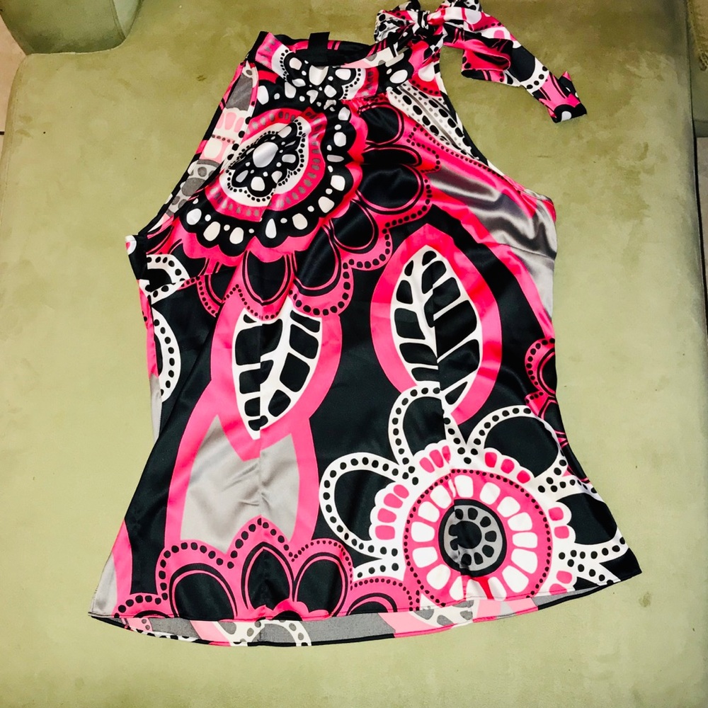 2/20 Beautiful Floral Pattern Tie Neck Top